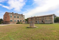Rustico / Casale in Vendita a Gonzaga