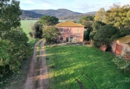 Rustico / Casale in Vendita a Magliano in Toscana