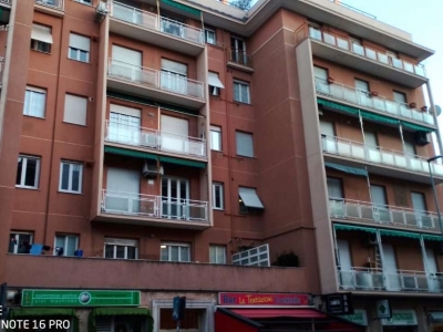 appartamento in vendita a Genova in zona Sturla
