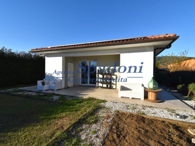 casa indipendente in vendita a Pescia in zona Chiodo