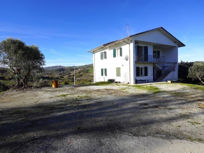 casa indipendente in vendita a Borghi