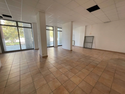 locale commerciale in vendita a Torino in zona Madonna di Campagna