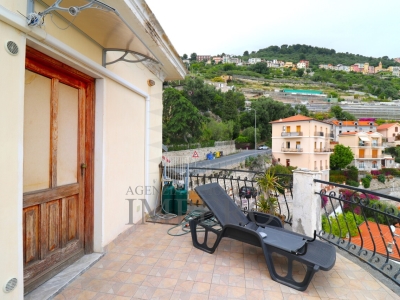 casa indipendente in vendita a Ventimiglia in zona Grimaldi