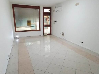 negozio in affitto a Rovigo in zona Centro Storico