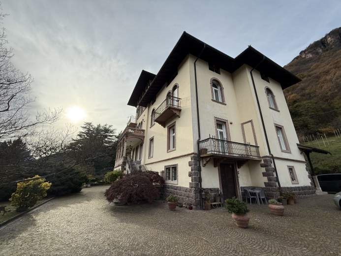 Villa in Vendita a Vadena