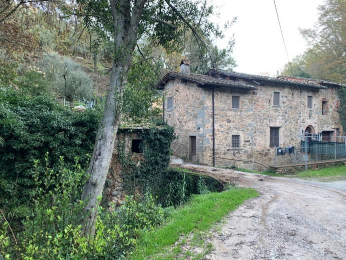 Rustico / Casale in Vendita a Lamporecchio