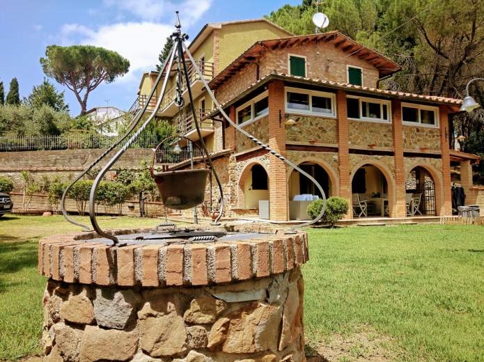 Palazzo / Stabile in Vendita a Gavorrano