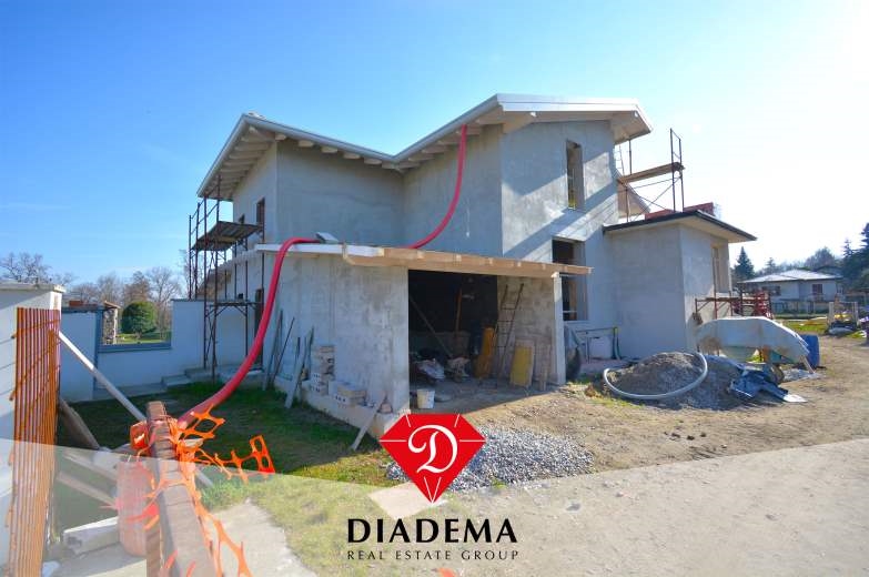 Villa Bifamiliare in vendita a Caronno Varesino, 6 locali, prezzo € 375.000 | CambioCasa.it
