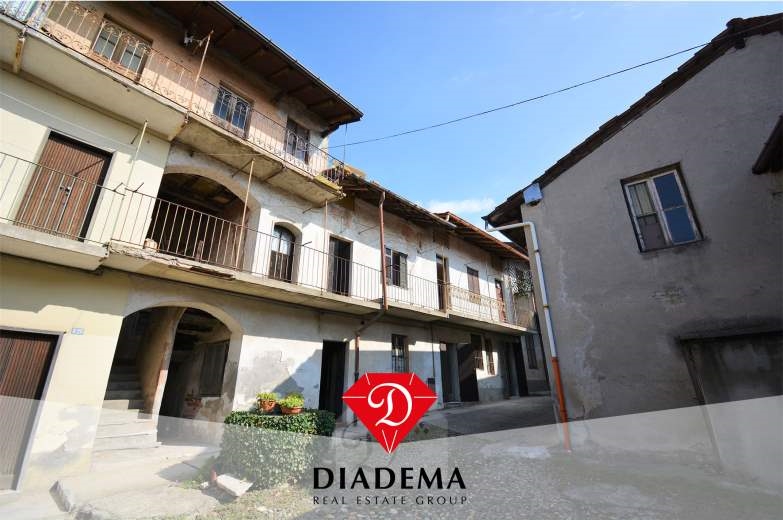 Soluzione Indipendente in vendita a Castronno, 10 locali, prezzo € 49.000 | CambioCasa.it