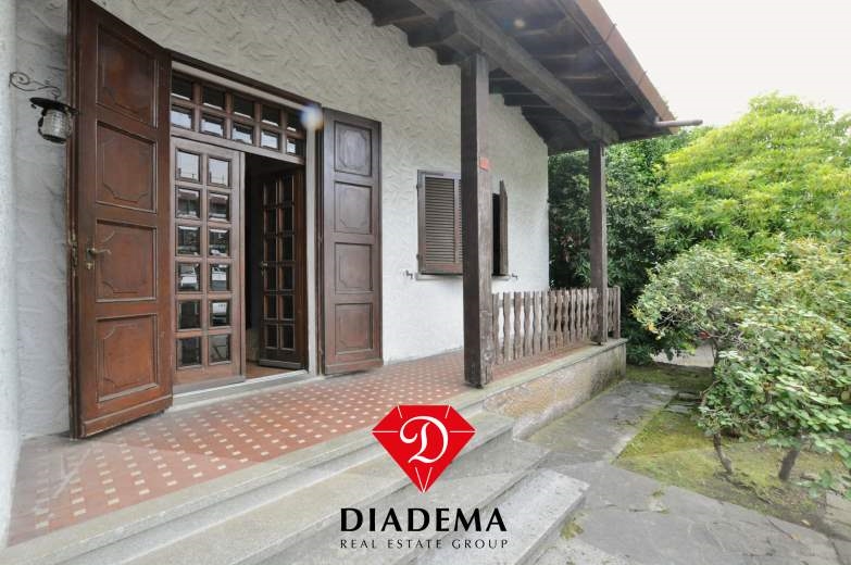 Villa in vendita a Vergiate, 10 locali, prezzo € 295.000 | CambioCasa.it