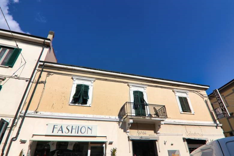 Appartamento in vendita a Cecina, 5 locali, prezzo € 215.000 | CambioCasa.it