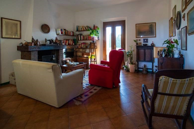 Appartamento in vendita a Castagneto Carducci, 4 locali, zona Zona: Donoratico, prezzo € 170.000 | CambioCasa.it