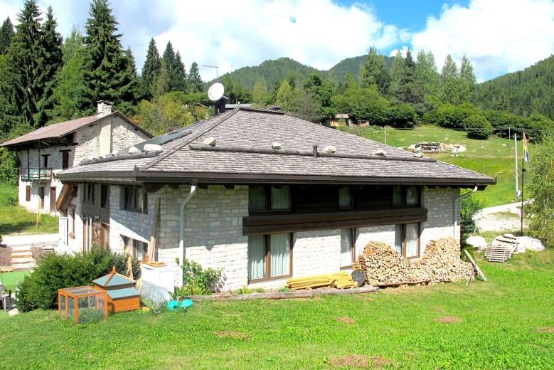Immobile Turistico in vendita a Castello Tesino, 15 locali, zona Zona: Fradea, prezzo € 620.000 | CambioCasa.it