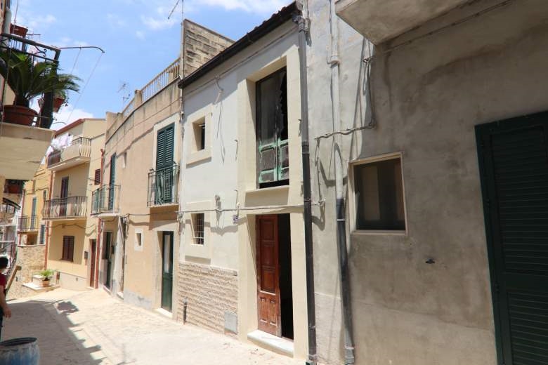 Appartamento in vendita a Scicli, 3 locali, prezzo € 75.000 | CambioCasa.it