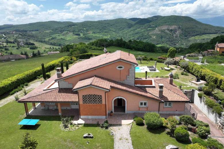 Villa in vendita a Oratino, 12 locali, prezzo € 990.000 | CambioCasa.it