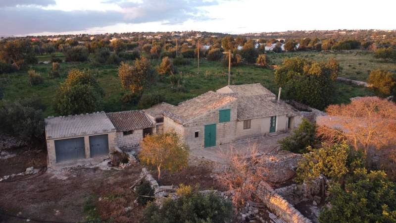 Rustico / Casale in vendita a Scicli, 11 locali, prezzo € 250.000 | CambioCasa.it