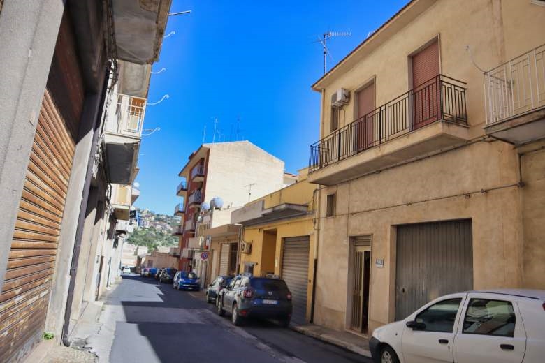 Appartamento in vendita a Modica, 4 locali, prezzo € 140.000 | CambioCasa.it