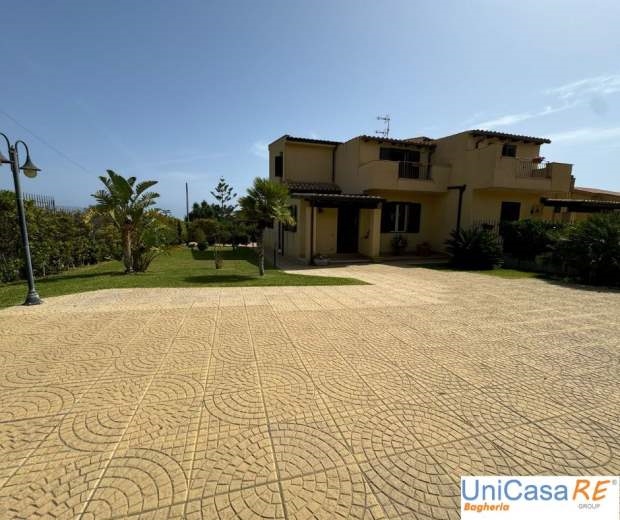 Villa in Vendita a Altavilla Milicia
