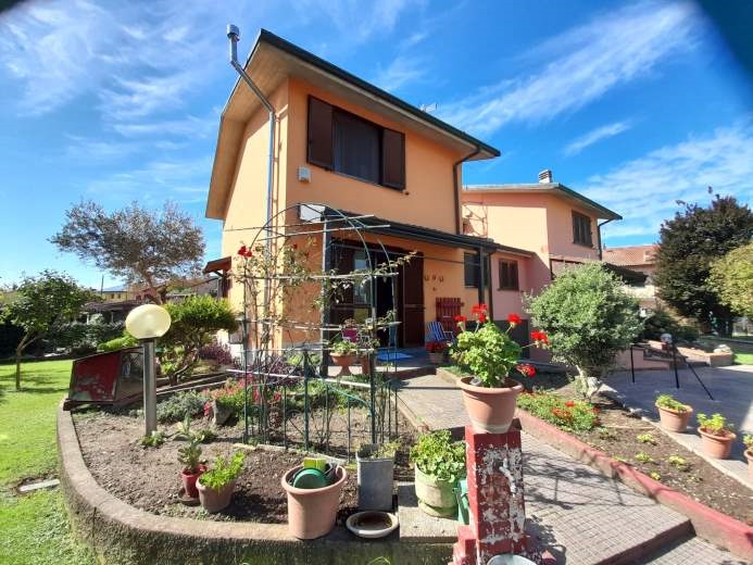 Villa Bifamiliare in Vendita a Casaletto Lodigiano