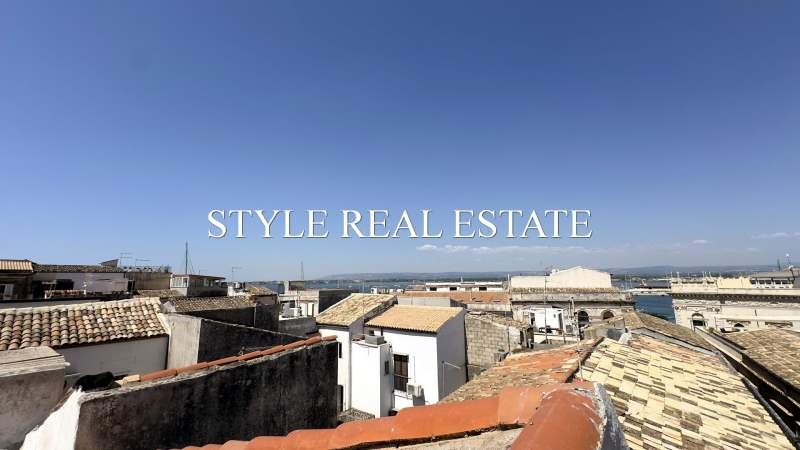 Palazzo / Stabile in Vendita a Siracusa