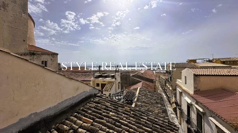 Palazzo / Stabile in Vendita a Siracusa