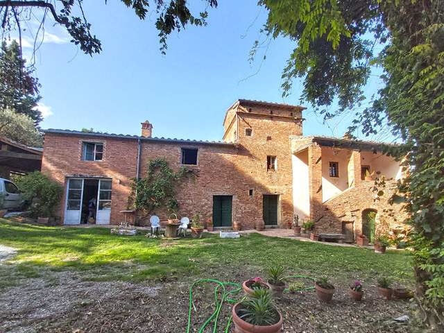 Rustico / Casale in Vendita a Foiano della Chiana