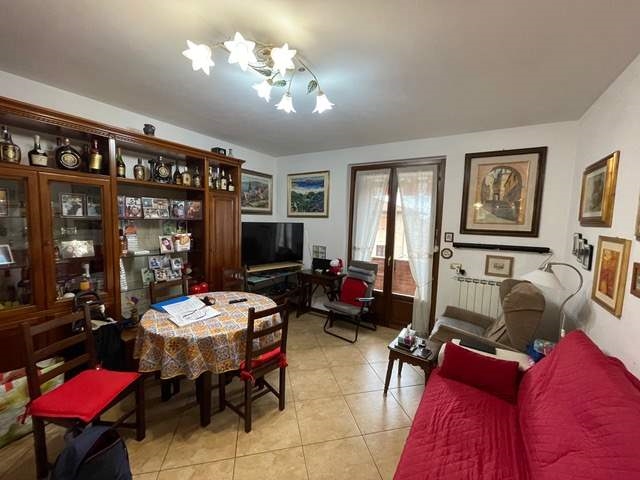 Appartamento in vendita a Monteroni d'Arbia, 5 locali, zona Località: Ponte a Tressa, prezzo € 190.000 | CambioCasa.it