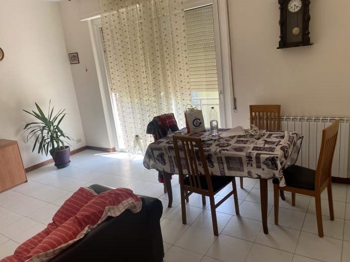Appartamento in vendita a Senna Comasco, 3 locali, prezzo € 128.000 | CambioCasa.it