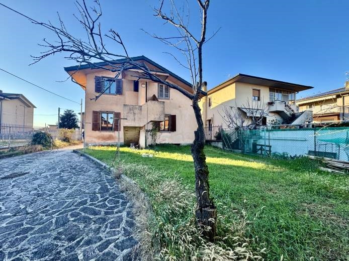 Villa in vendita a Pagazzano, 5 locali, prezzo € 210.000 | CambioCasa.it