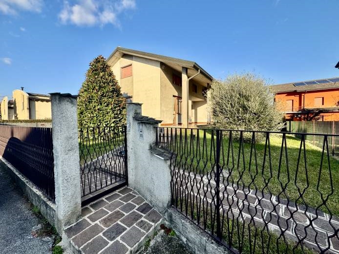 Villa in vendita a Castel Rozzone, 5 locali, prezzo € 269.000 | CambioCasa.it
