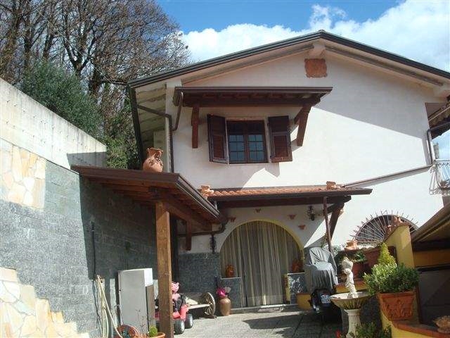 Villa in vendita a Massa, 9999 locali, prezzo € 280.000 | CambioCasa.it