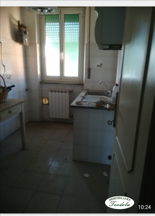 Appartamento in vendita a Sarzana, 4 locali, prezzo € 110.000 | PortaleAgenzieImmobiliari.it