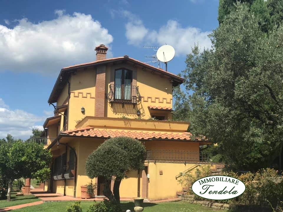 Villa in vendita a Castelnuovo Magra, 9 locali, prezzo € 1.500.000 | PortaleAgenzieImmobiliari.it