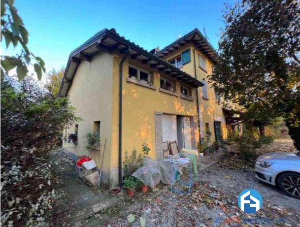 Villa in vendita a Quattro Castella, 9 locali, prezzo € 276.000 | PortaleAgenzieImmobiliari.it