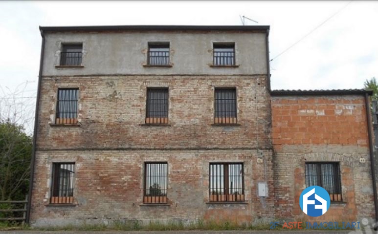 Villa in vendita a Reggiolo, 8 locali, prezzo € 33.750 | PortaleAgenzieImmobiliari.it
