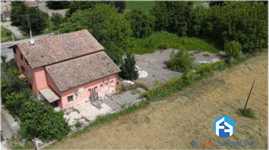 Villa in vendita a Cadelbosco di Sopra, 10 locali, prezzo € 98.775 | PortaleAgenzieImmobiliari.it