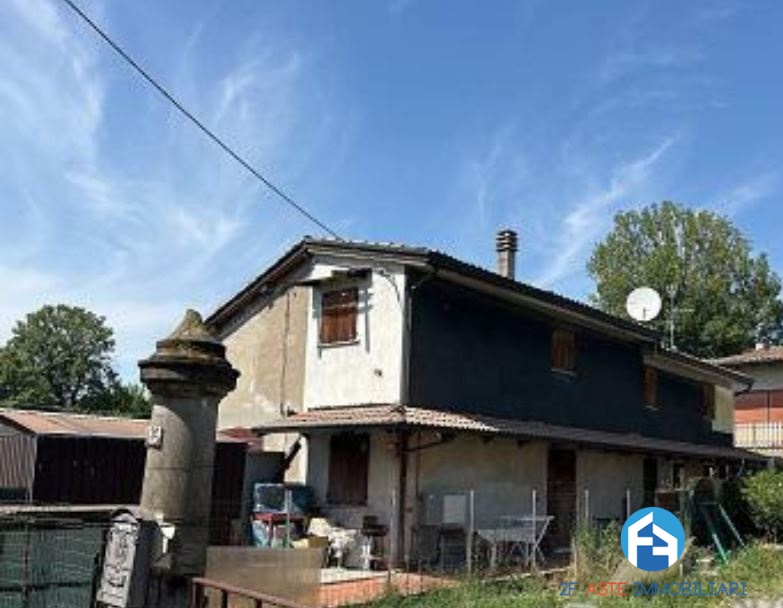 Villa in vendita a Castelnovo di Sotto, 8 locali, prezzo € 45.000 | PortaleAgenzieImmobiliari.it