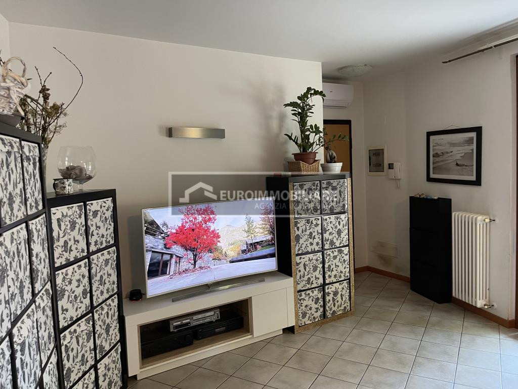 Appartamento in affitto a Desenzano del Garda, 3 locali, prezzo € 1.300 | PortaleAgenzieImmobiliari.it