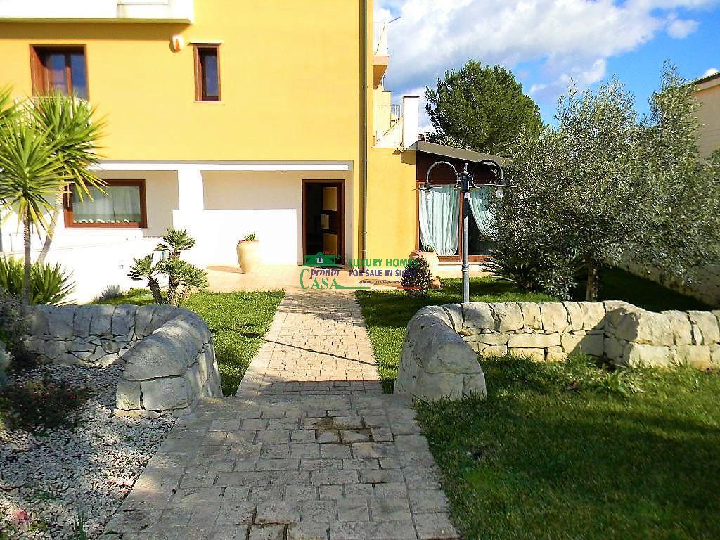 Villa Bifamiliare in vendita a Ragusa, 6 locali, zona Località: BRUSCE', prezzo € 385.000 | PortaleAgenzieImmobiliari.it