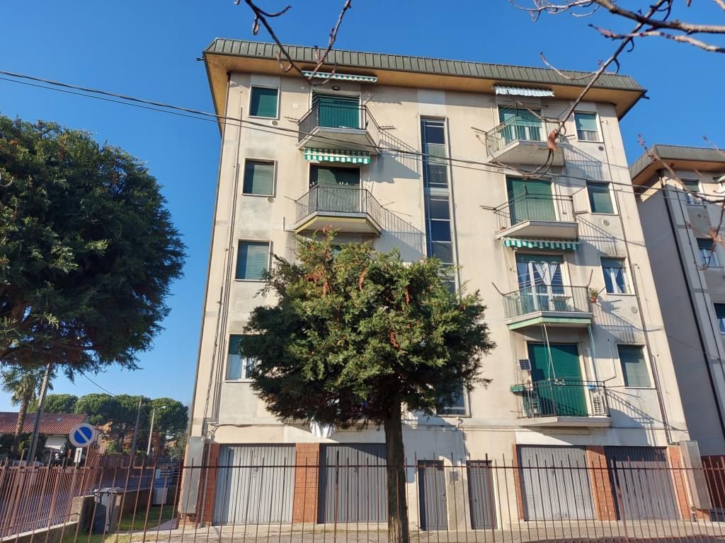 Appartamento in vendita a Verano Brianza, 3 locali, zona Località: Vicinanze centro, prezzo € 98.000 | PortaleAgenzieImmobiliari.it