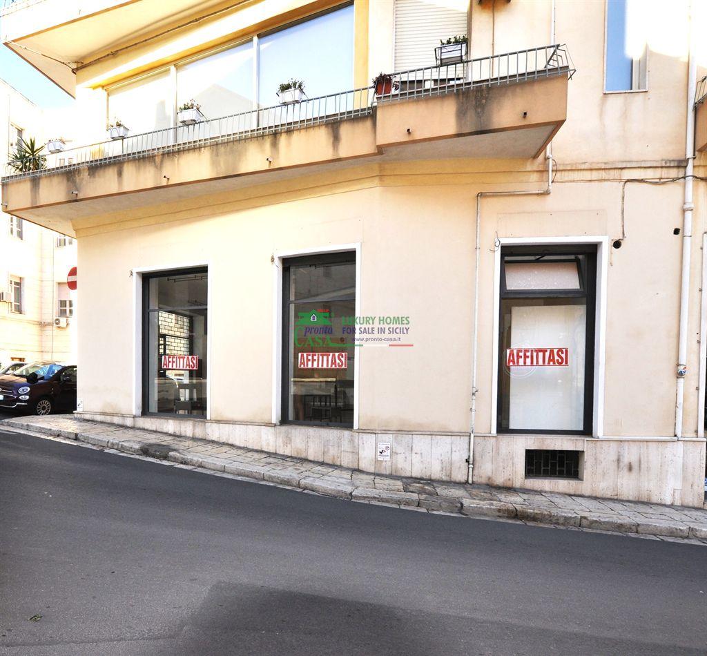 Immobile Commerciale in affitto a Ragusa, 1 locali, zona Località: P.ZZA LIBERTA', prezzo € 850 | PortaleAgenzieImmobiliari.it