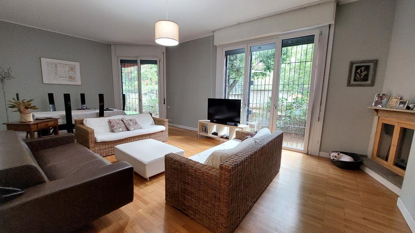 Appartamento in affitto a Monza, 4 locali, zona Località: Parco, prezzo € 1.750 | CambioCasa.it