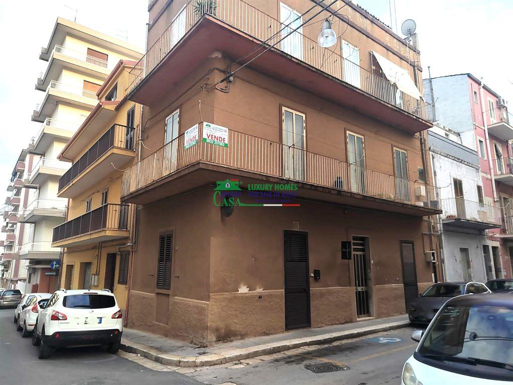Appartamento in vendita a Ragusa, 3 locali, zona Località: Via Fratelli Bandiera, prezzo € 30.000 | PortaleAgenzieImmobiliari.it