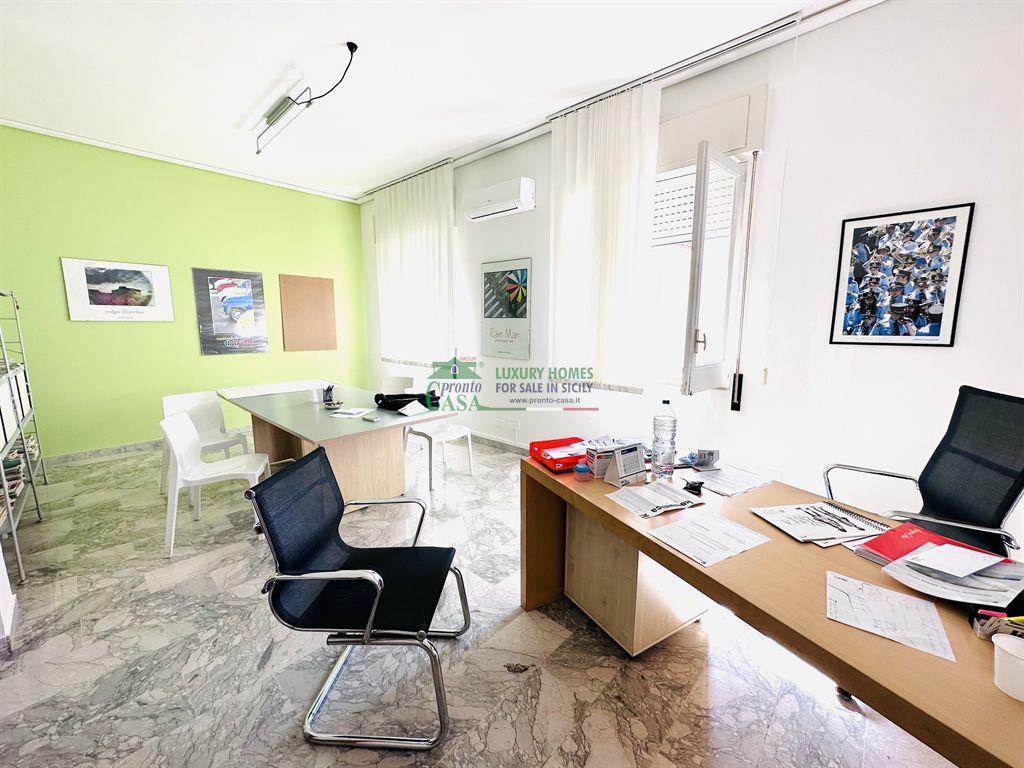 Ufficio / Studio in vendita a Ragusa, 7 locali, zona Località: PIAZZA FONTI, prezzo € 125.000 | PortaleAgenzieImmobiliari.it