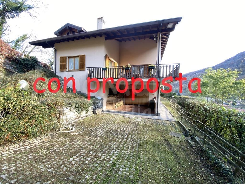 Villa in vendita a Cuveglio, 7 locali, zona Zona: Cavona, prezzo € 385.000 | CambioCasa.it