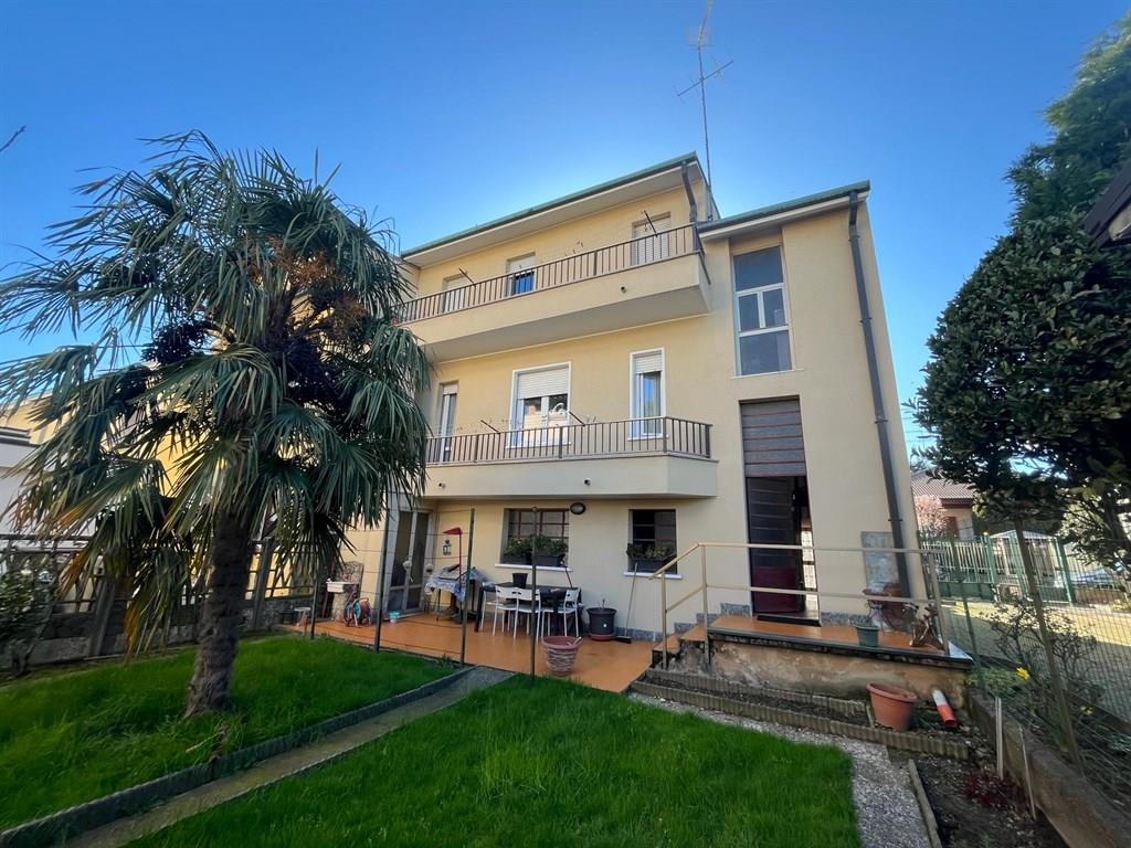 Villa Bifamiliare in vendita a Varedo, 6 locali, zona Località: Valera, prezzo € 348.000 | PortaleAgenzieImmobiliari.it