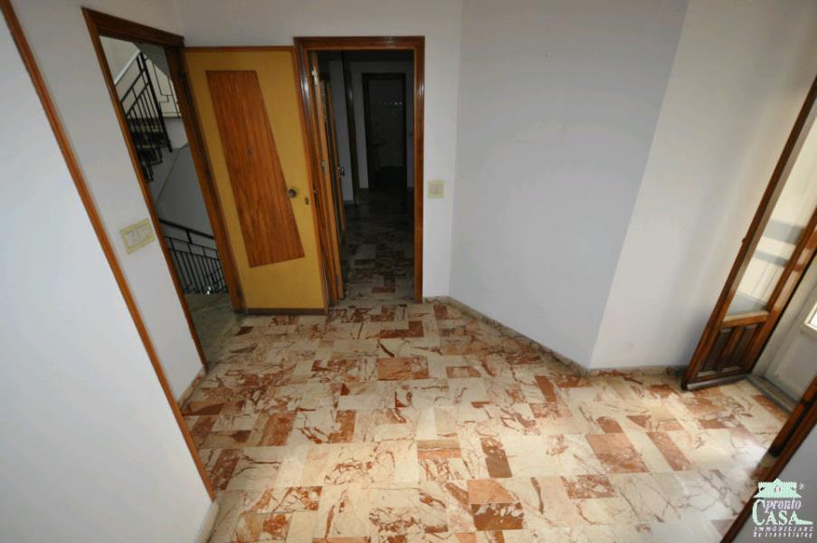 Appartamento in affitto a Ragusa, 6 locali, zona Località: VIA CARDUCCI, prezzo € 450 | PortaleAgenzieImmobiliari.it