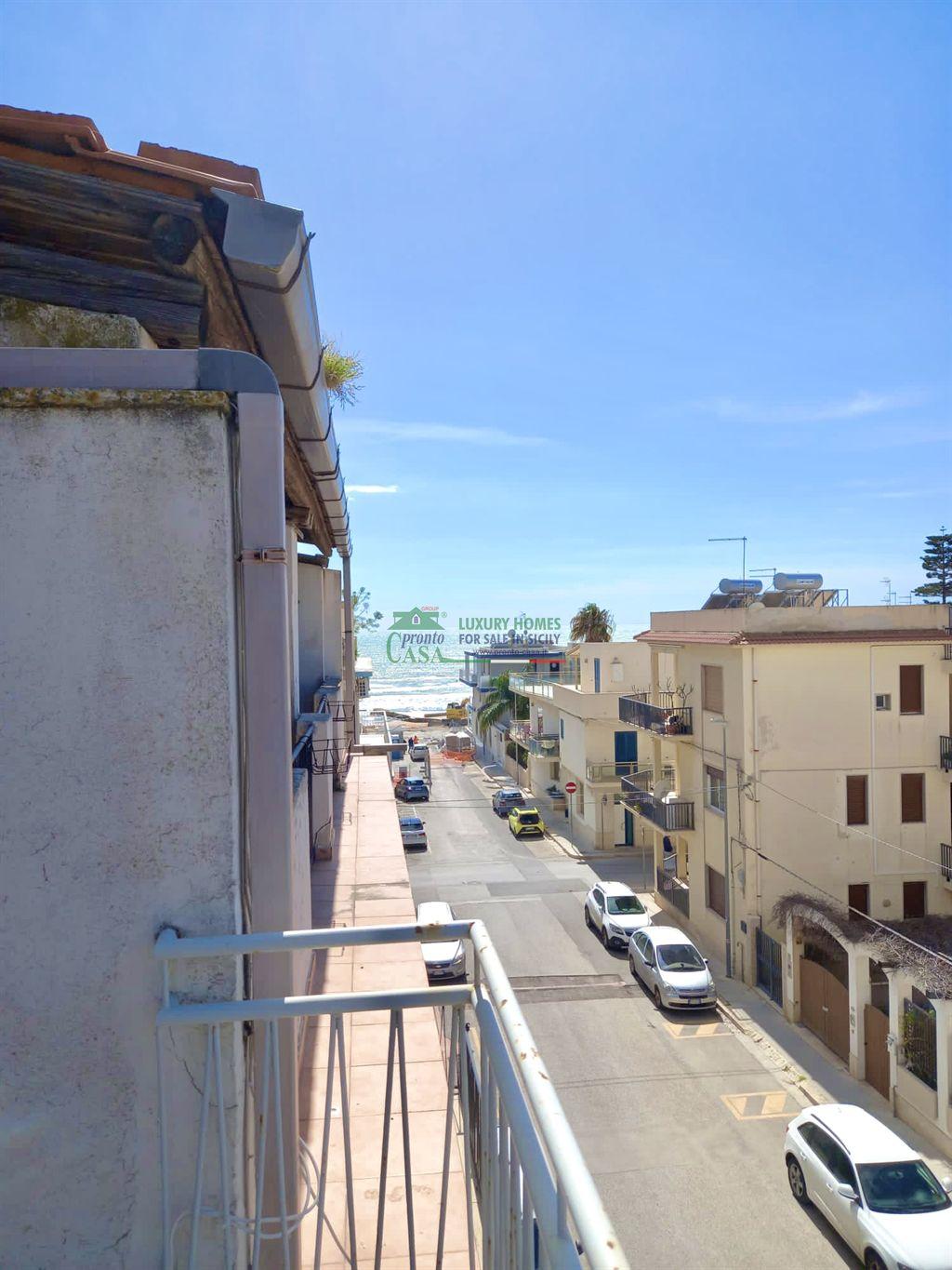 Appartamento in affitto a Ragusa, 4 locali, zona Località: Lungomare, prezzo € 1.100 | CambioCasa.it