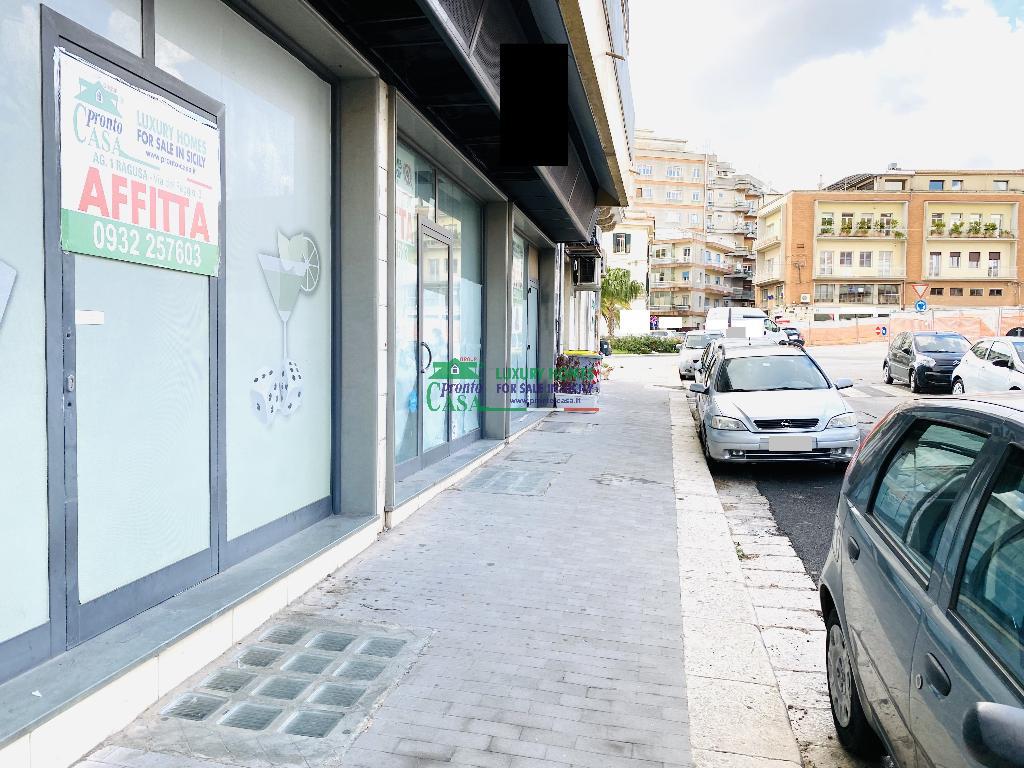 Immobile Commerciale in affitto a Ragusa, 3 locali, zona Località: PIAZZA STAZIONE, prezzo € 1.500 | PortaleAgenzieImmobiliari.it