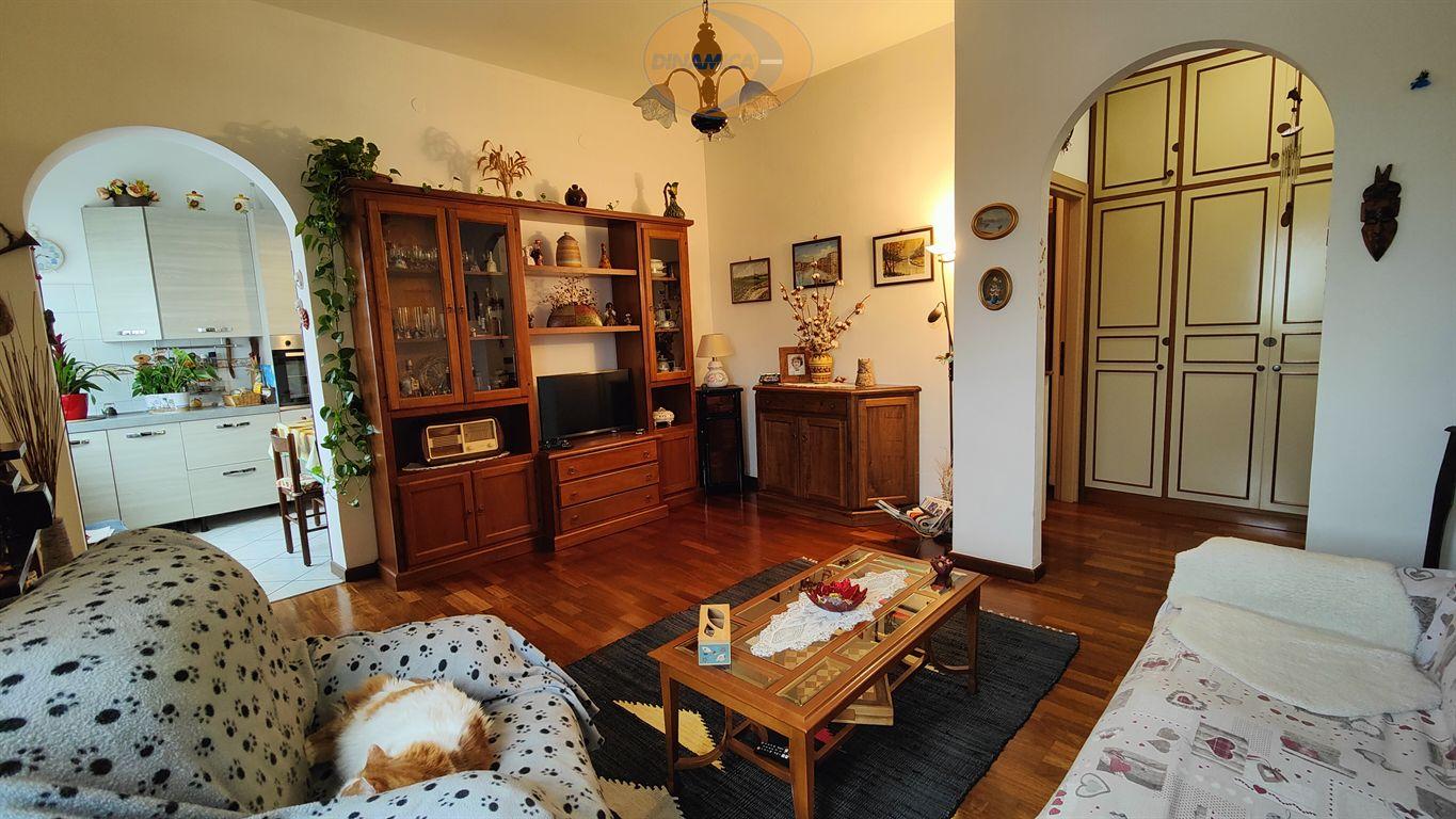 Appartamento in vendita a Carate Brianza, 3 locali, zona Località: Residenziale, prezzo € 125.000 | PortaleAgenzieImmobiliari.it